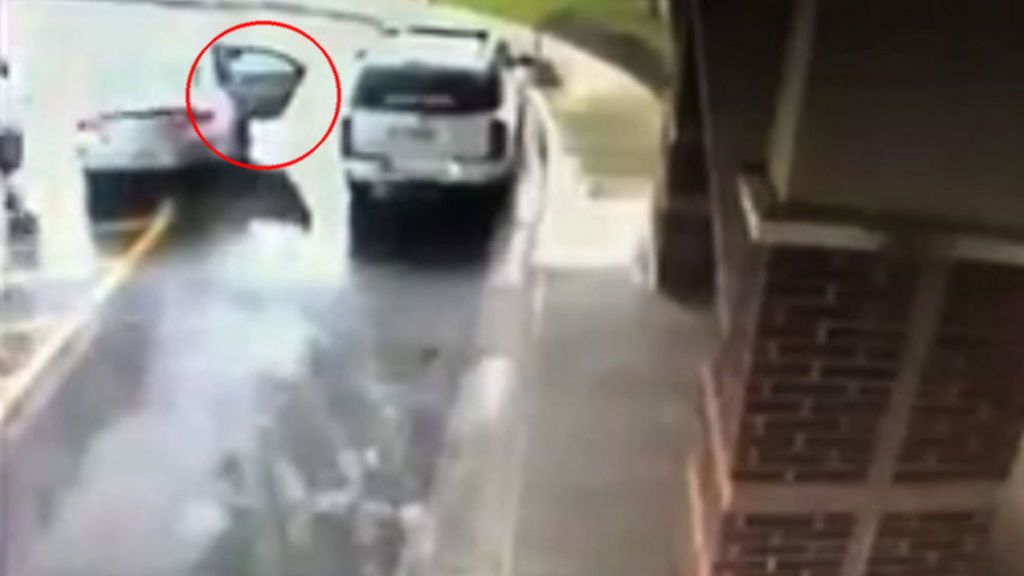 Un niño de ocho años salva a su hermana después de que robaran el coche con ellos dentro