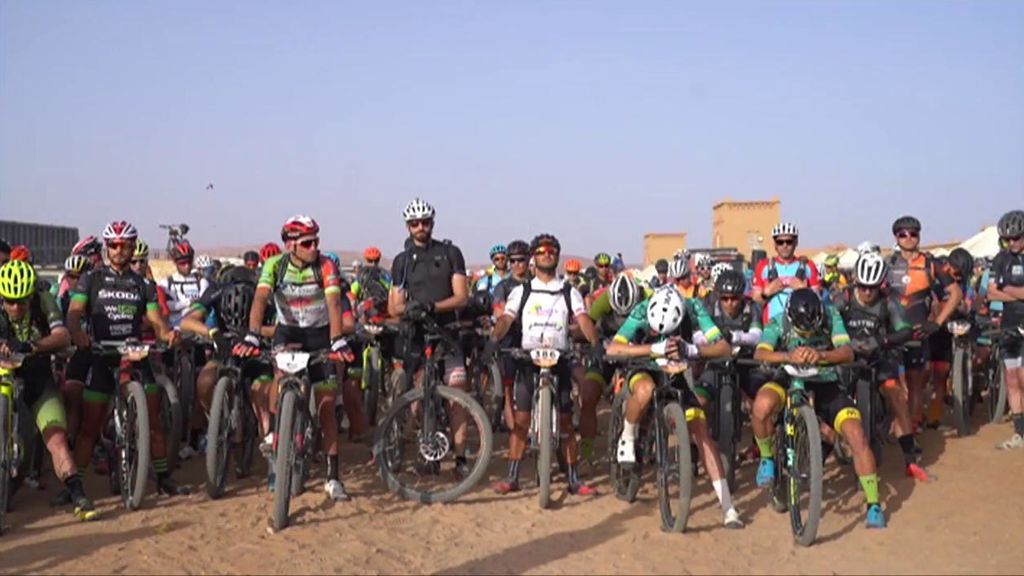 El estremecedor homenaje de los participantes de la Titan Desert al fallecido Fernando Civera