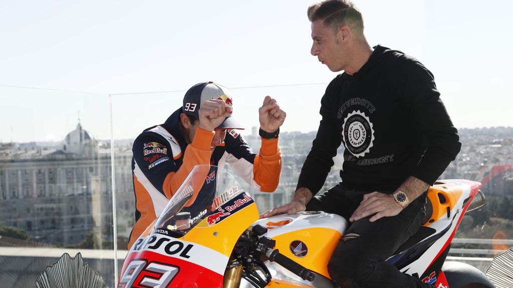 Marc Márquez a Joaquín: "Yo innové el sacar el codo en las curvas, ahora lo hacen todos los chavalines"