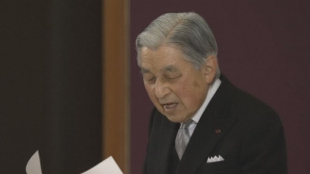 El emperador japonés abdica tras 20 años en el trono