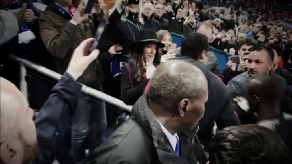 Neymar se queda sólo tras su puñetazo a un aficionado: criticado por su amigo Alves, su entrenador y sus compatriotas
