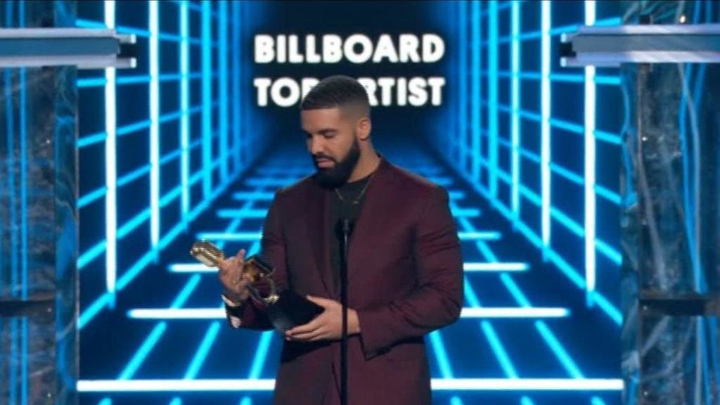 El rapero Drake hace historia en los Billboard de la música