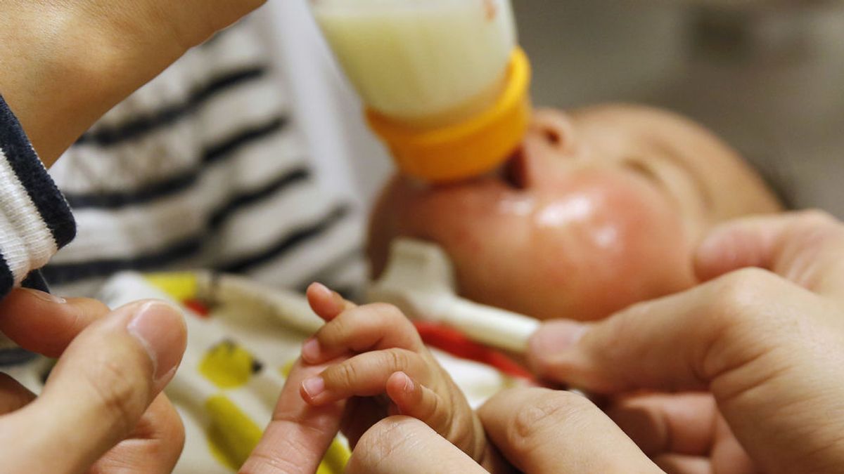 Muere un bebé de seis meses en Japón tras darle sus padres miel contaminada con botulismo