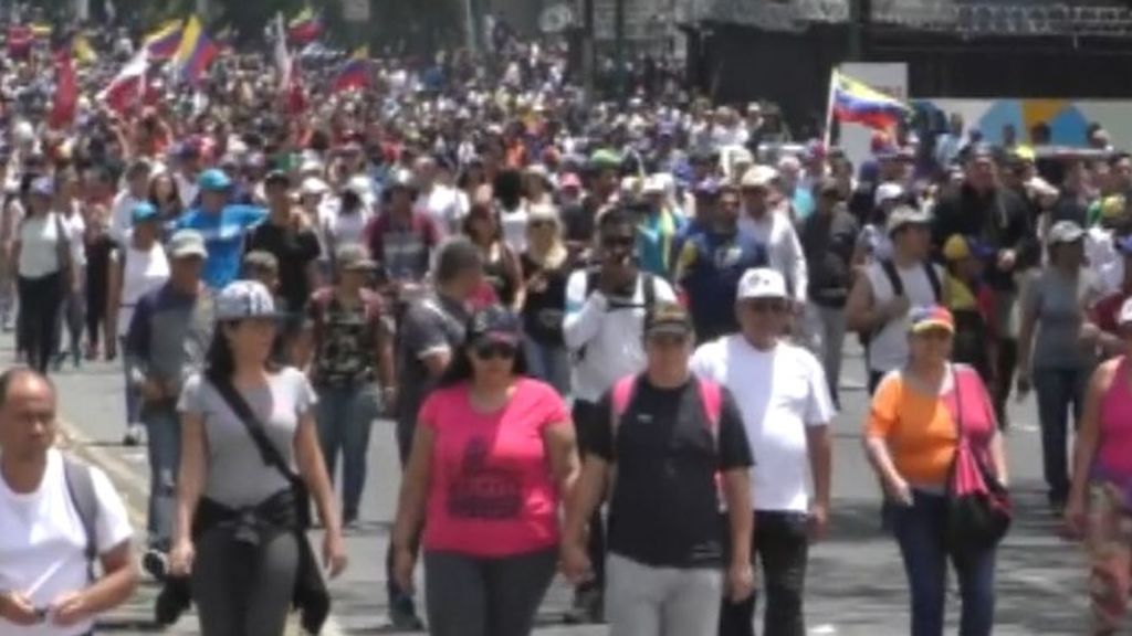 Guaidó sigue buscando el apoyo militar para derrocar a Maduro