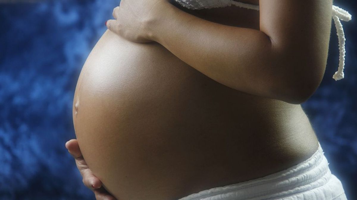 Una mujer va al médico y descubre que está embarazada de ocho meses