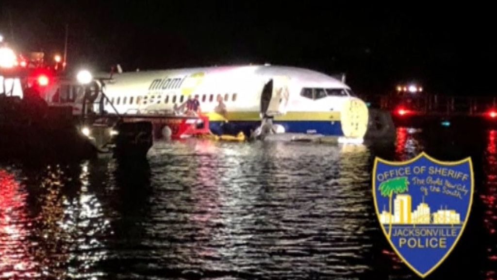 Un avión con 136 personas ameriza en el río St. Johns cerca de Jacksonville en Florida