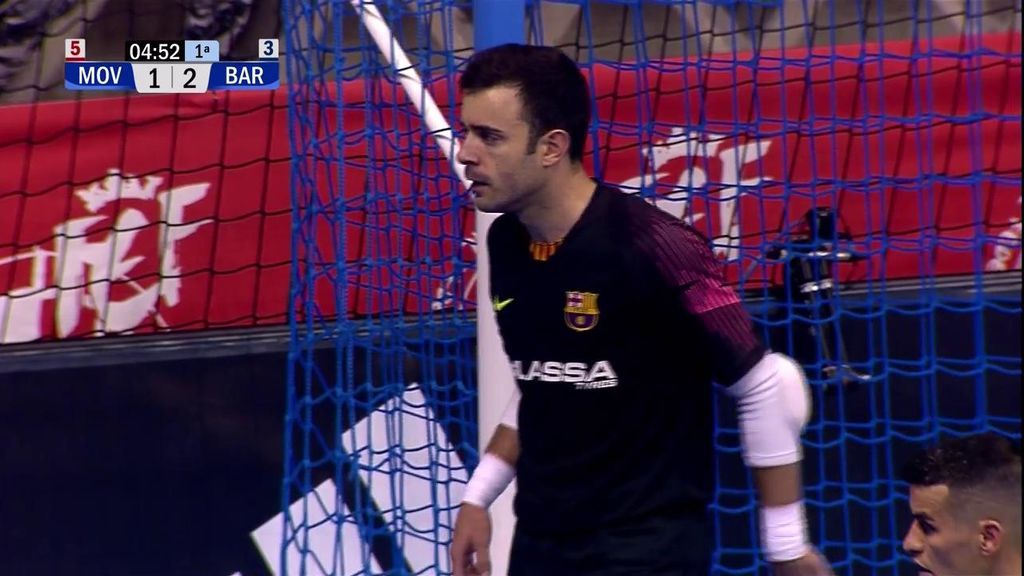 ¡Didac salva el empate! El portero del Barcelona evitó el tanto del Inter antes del final de la primera mitad