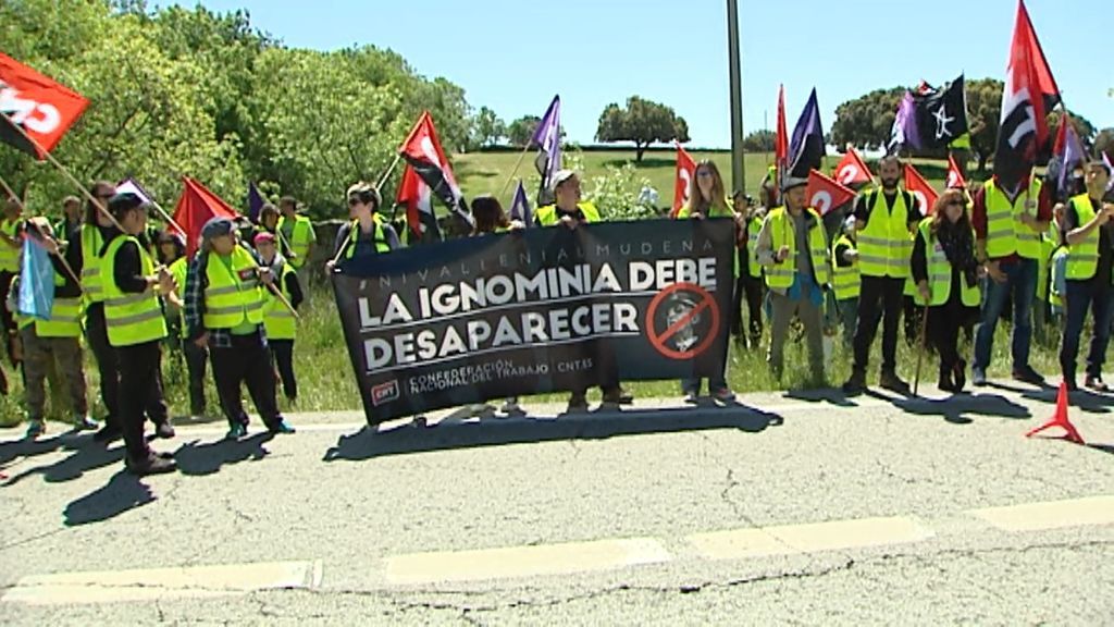 200 personas se concentran para pedir la exhumación de Franco