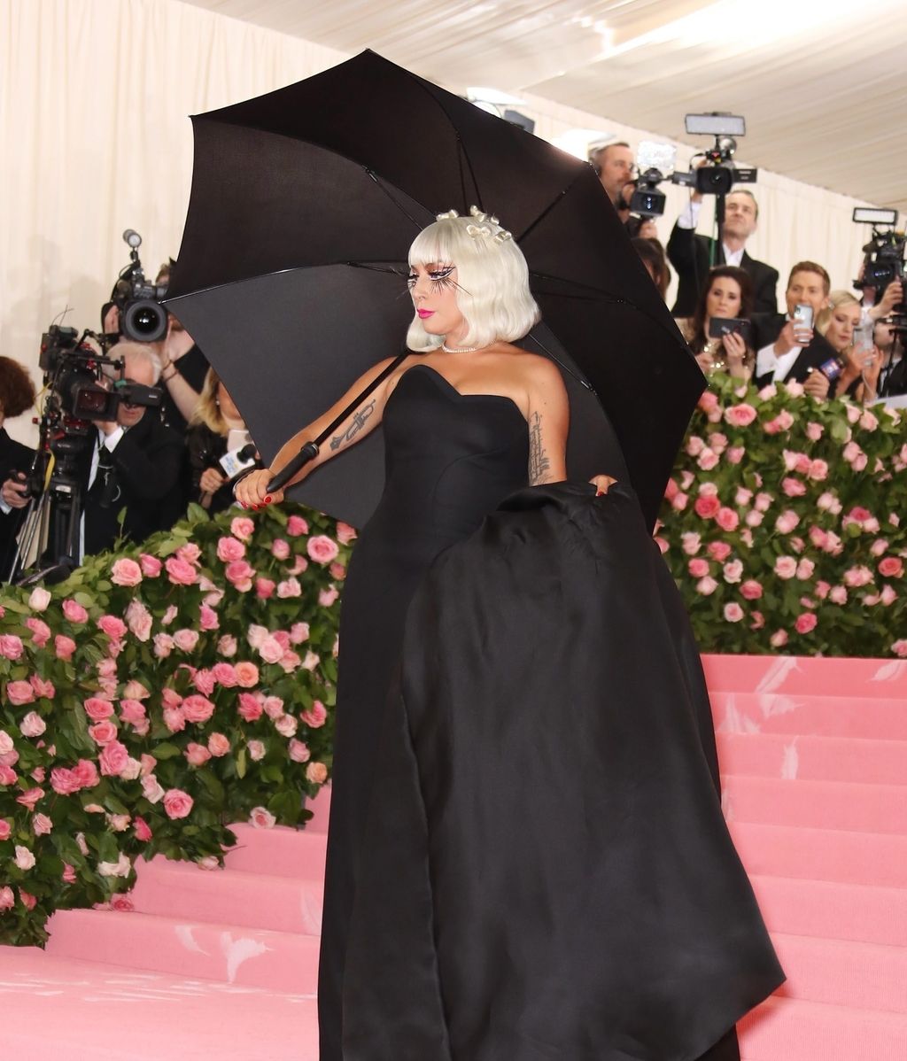 Debajo del rosa escondía un modelo palabra de honor en negro
