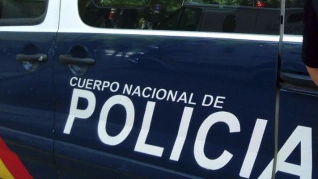 Detienen a dos personas por aprovecharse presuntamente de un discapacitado para realizar compras a su cuenta Detienen a dos personas por aprovecharse presuntamente de un discapacitado para realizar compras a su cuenta