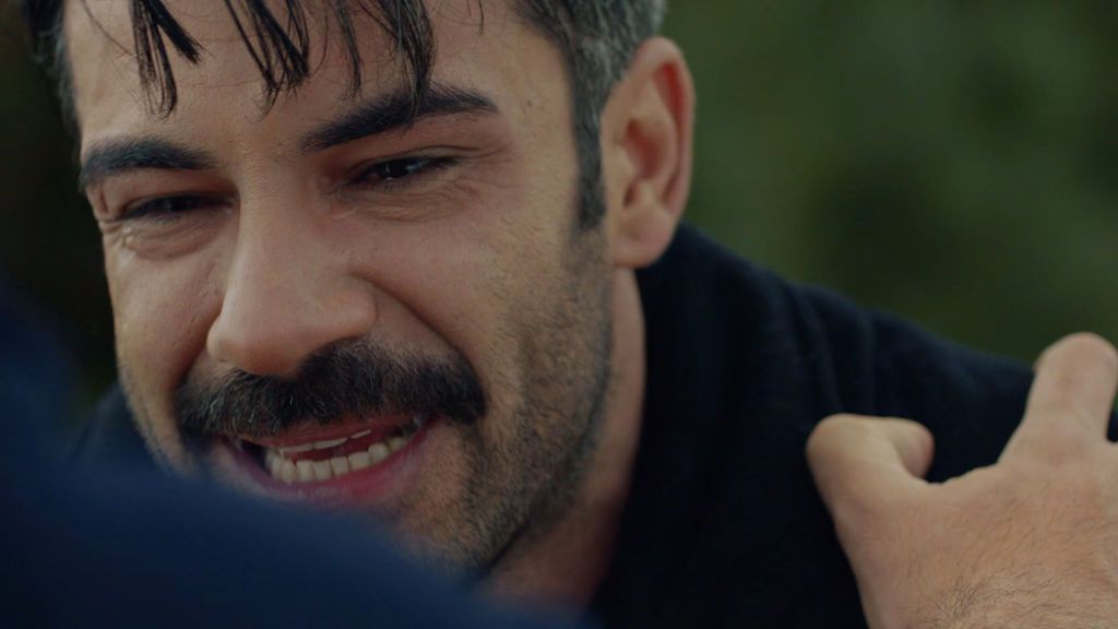 Tarik confiesa a Kemal lo que hizo: "Yo colgué a Ozan, estaba muerto"
