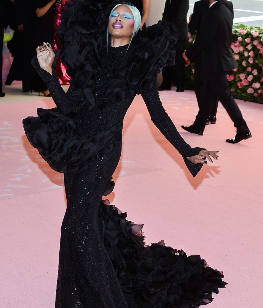 La actriz Laverne Cox, de la serie Orange is the new black, con vestido de Christian Siriano