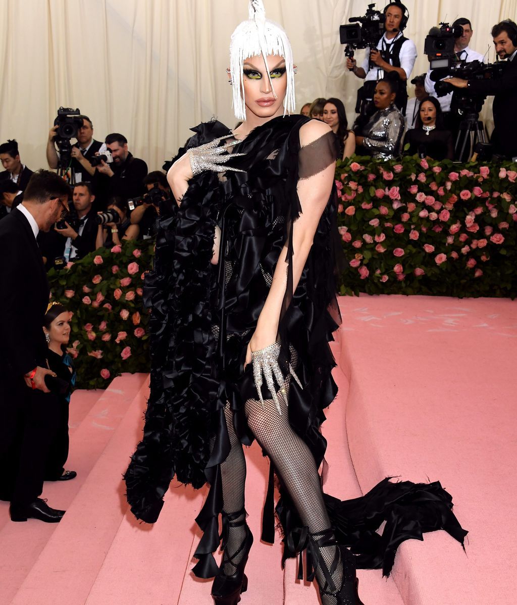 Aquaria, muy drag y muy queen, vestida por Maison Margiela