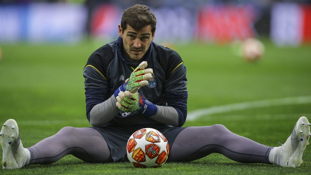 Casillas bromea desde el hospital recordando una canción de Marisol: "Yo con el corazón contento" Casillas bromea desde el hospital recordando una canción de Marisol: "Yo con el corazón contento"