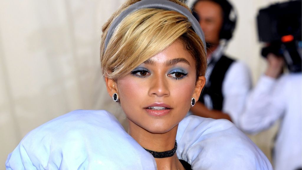 Zendaya hace magia y se transforma en directo en Cenicienta en la Gala MET