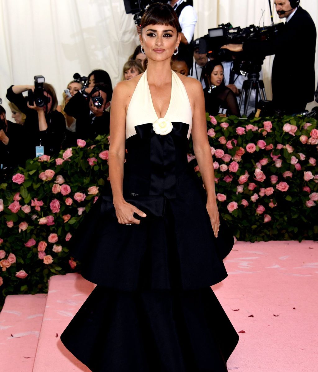 Penelope Cruz con un vestido de Chanel blanco y negro