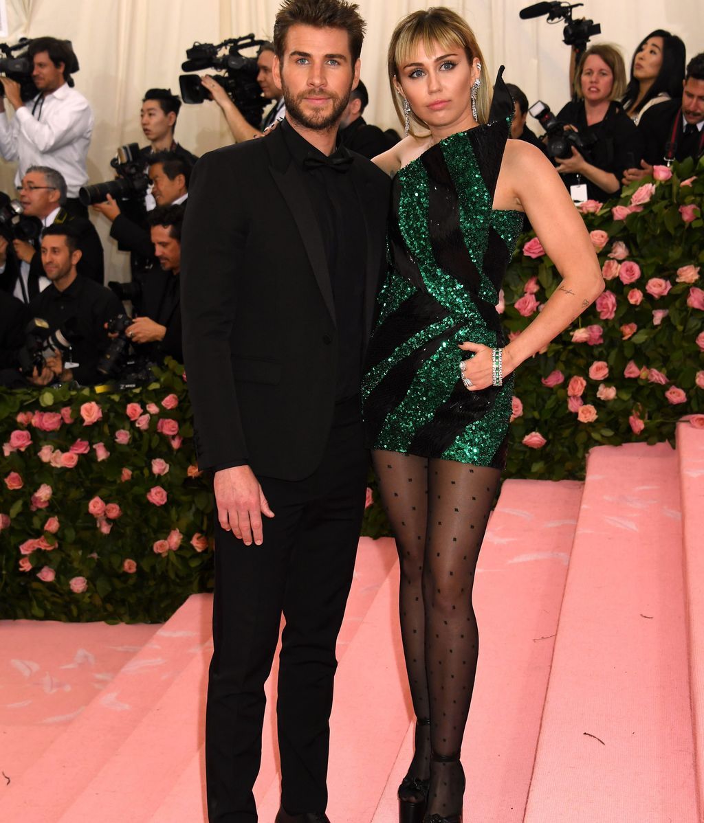 Miley Cyrus acudió a la gala junto a su marido Liam Hemsworth