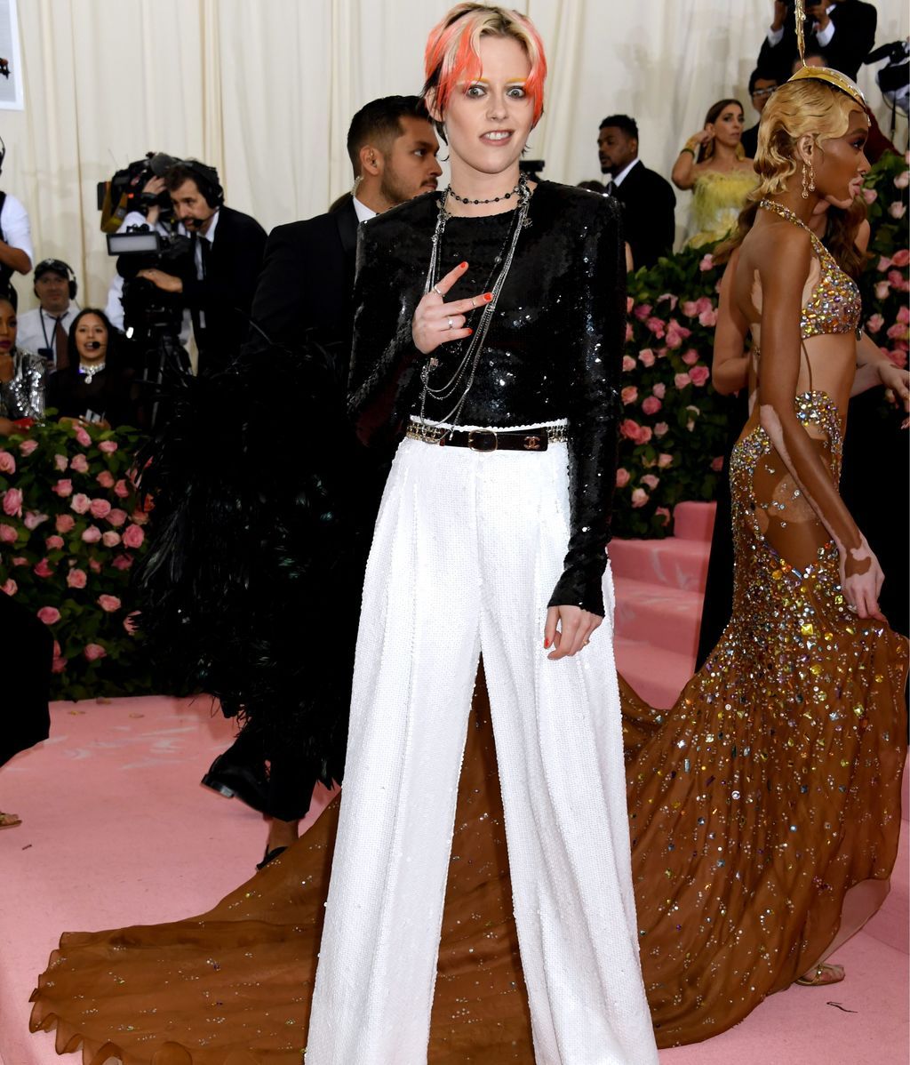 Kristen Stewart con un dos piezas en blanco y negro de Chanel