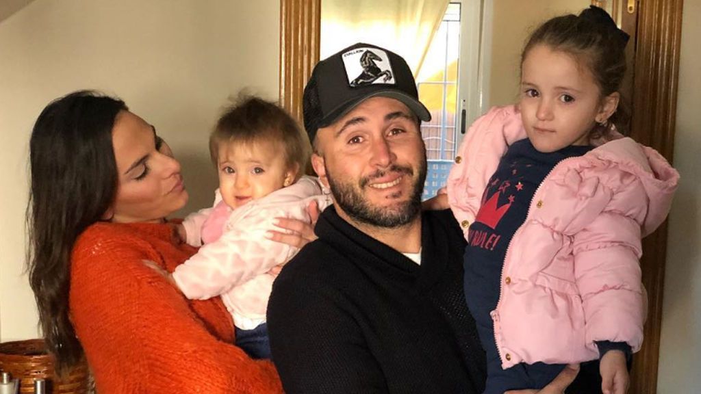 Kiko Rivera e Irene Rosales muestran los primeros pasos de su hija Carlota