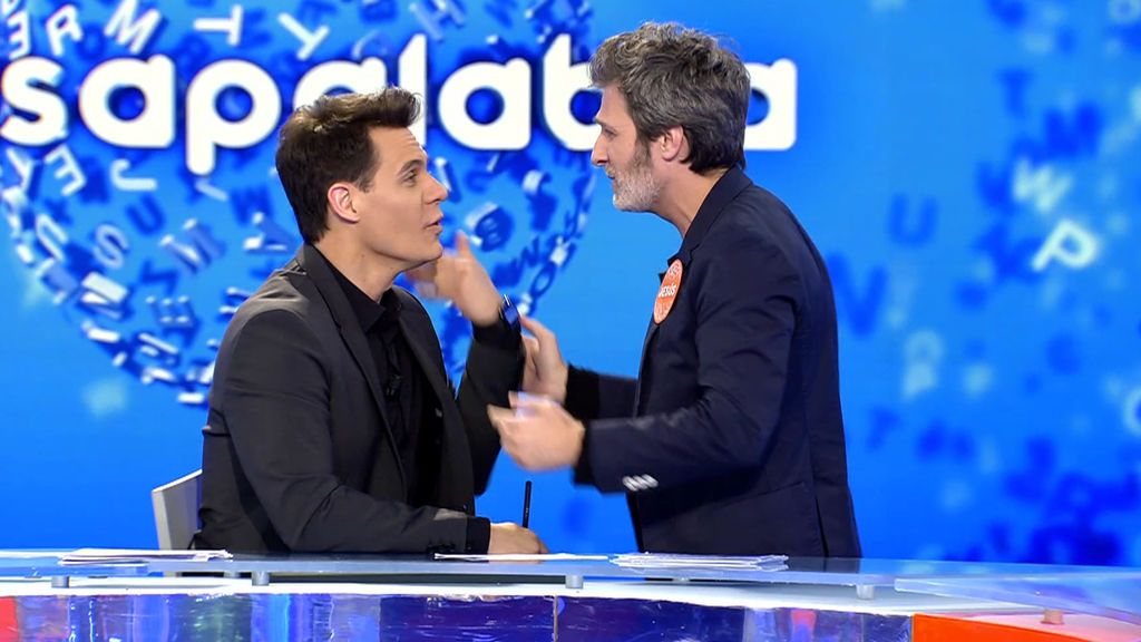 El divertido momento de Christian Gálvez y el actor Jesús Olmedo al acertar la canción