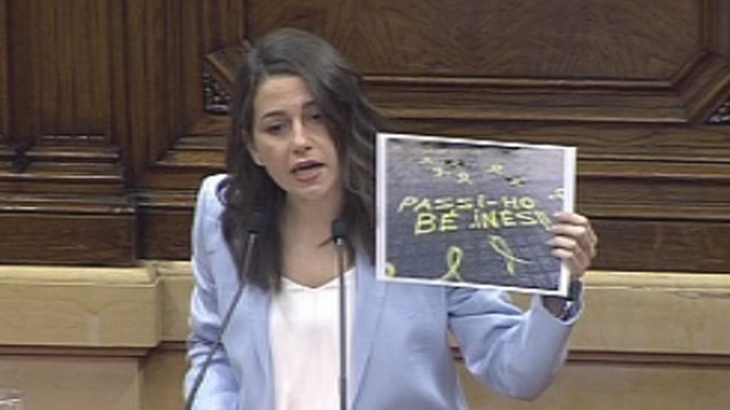 Arrimadas se despide emocionada de su escaño en el Parlament