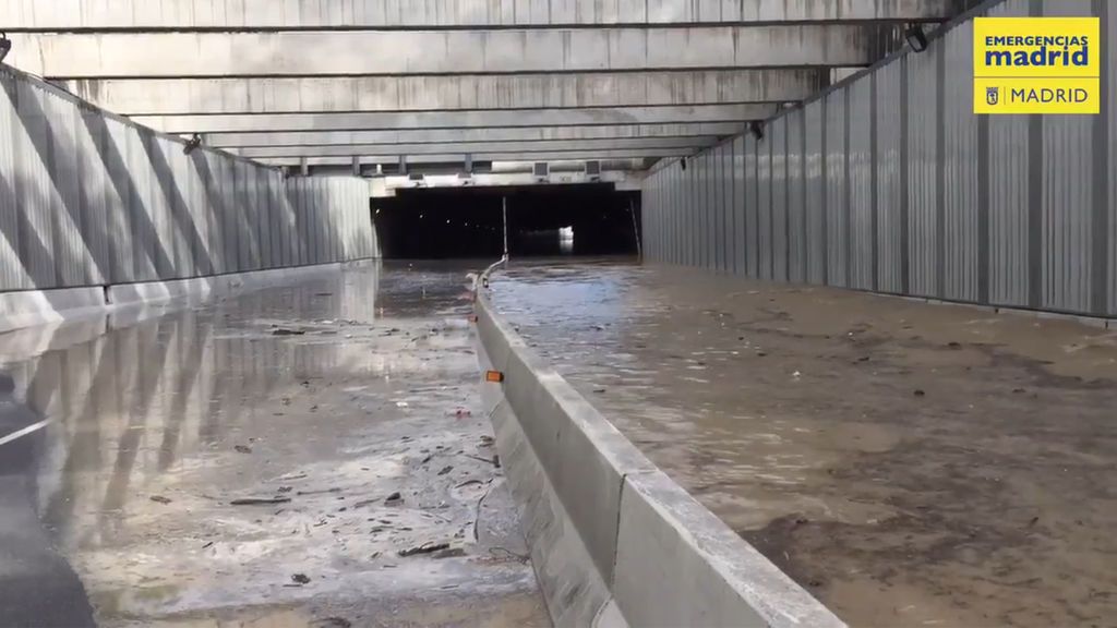 Cortado por una inundación el túnel de la M-14 para acceder al aeropuerto de Barajas