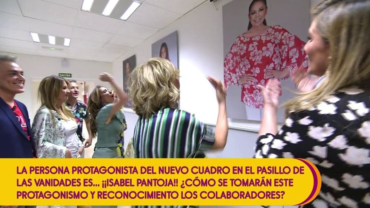 Isabel Pantoja ya tiene su foto en el 'Pasillo de las Vanidades' y 'Sálvame' le canta una salve: "Olé, olé, olé, olé"