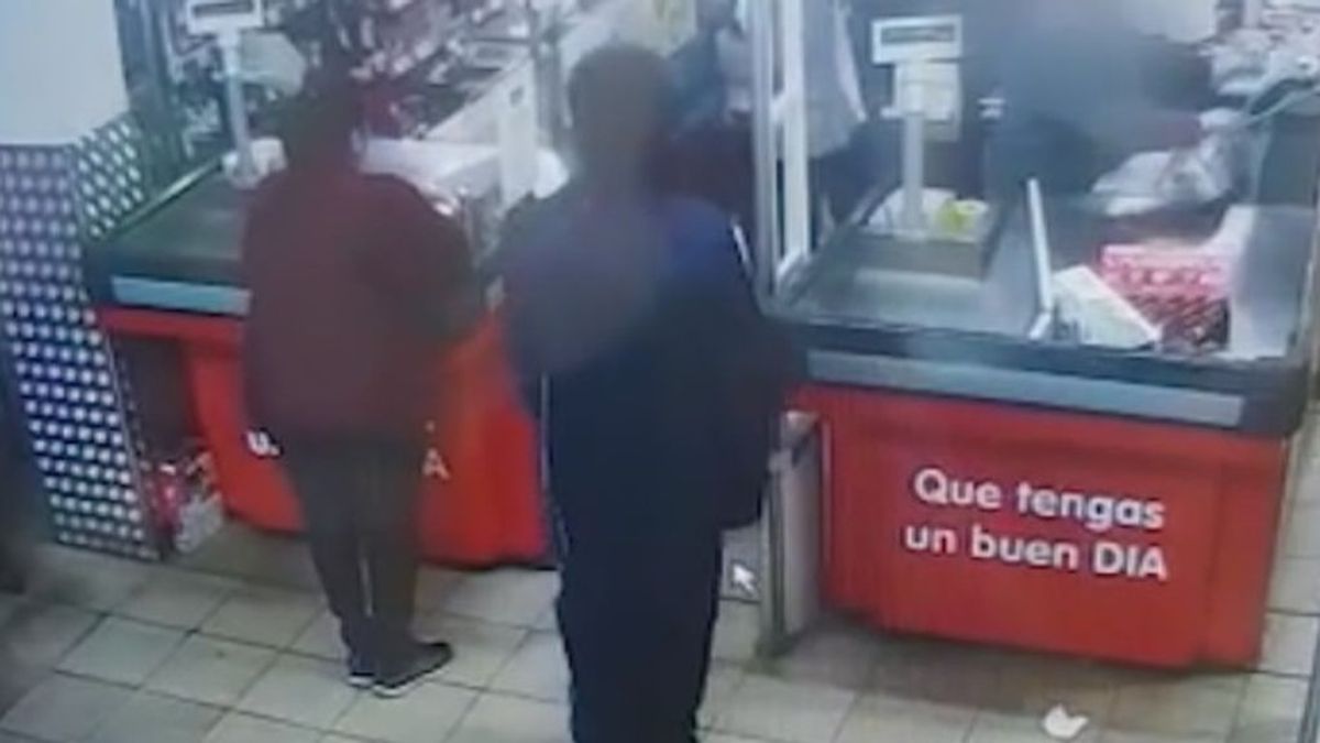 La policía detiene a un individuo que pretendía atracar en un supermercado de Madrid