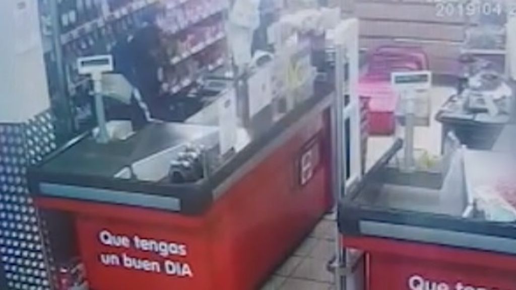 La policía detiene a un individuo que pretendía atracar en un supermercado de Madrid
