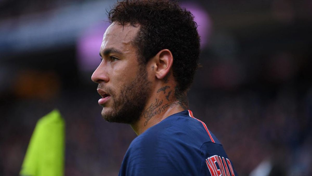 Neymar, sancionado con tres partidos por agredir a un aficionado Neymar, sancionado con tres partidos por agredir a un aficionado