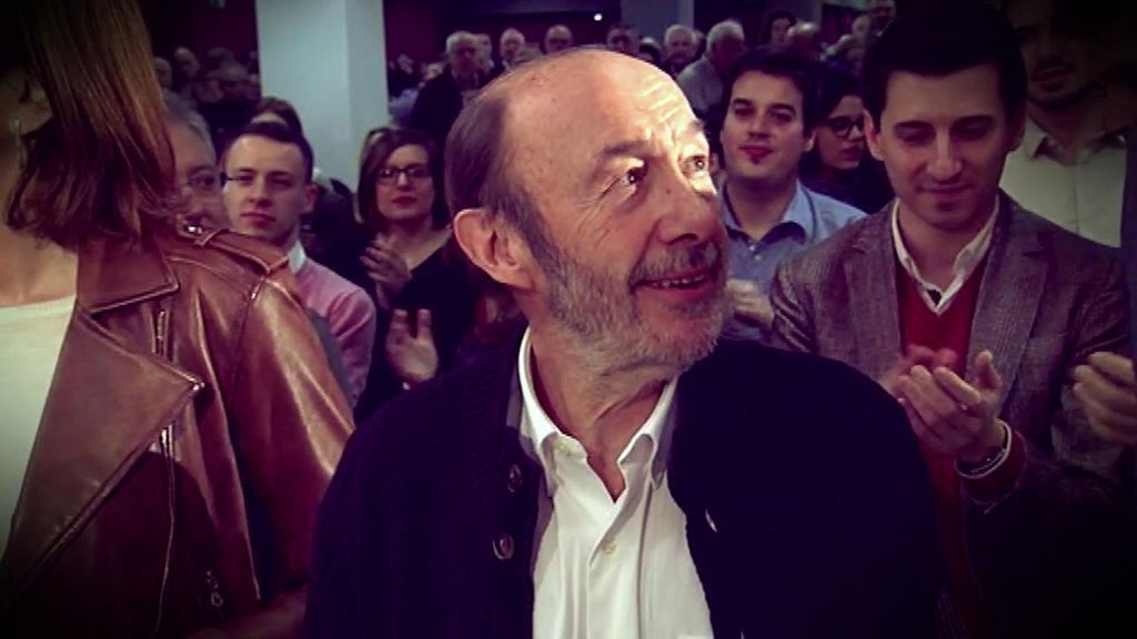 Pasado y presenta del PSOE arropan a la familia de Rubalcaba en el hospital Puerta de Hierro