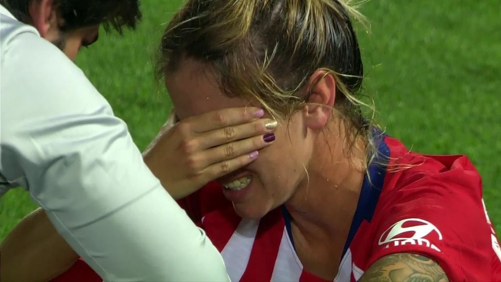 Las futbolistas del Atlético de Madrid no pudieron contener las lágrimas tras la derrota en la final de la Copa de la Reina
