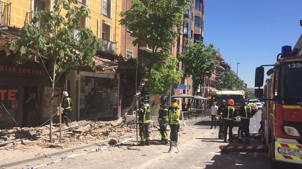 Tres heridos leves en Carabanchel tras desprenderse una cornisa de 10 metros