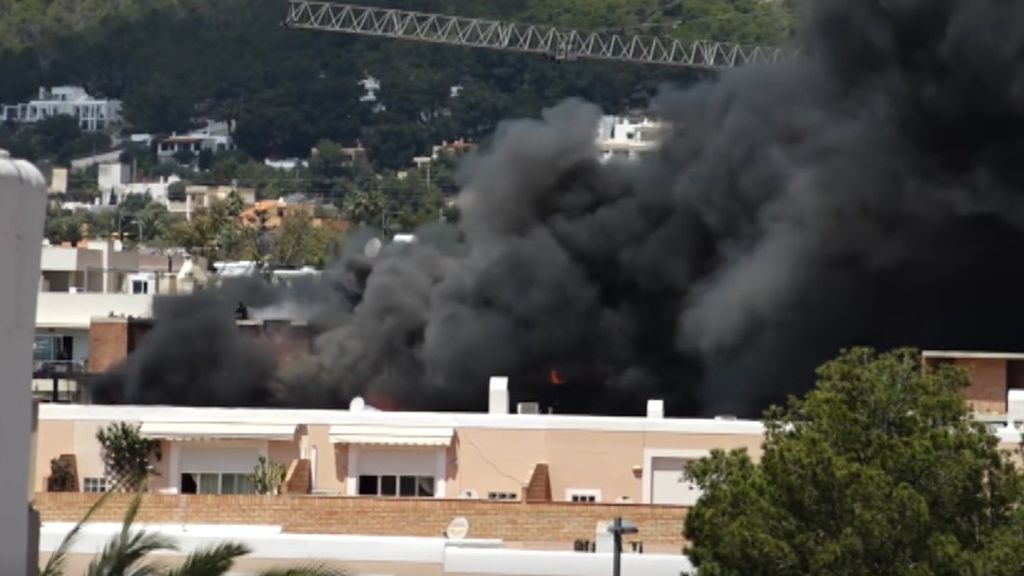 Incendio en un edifico okupa en Ibiza