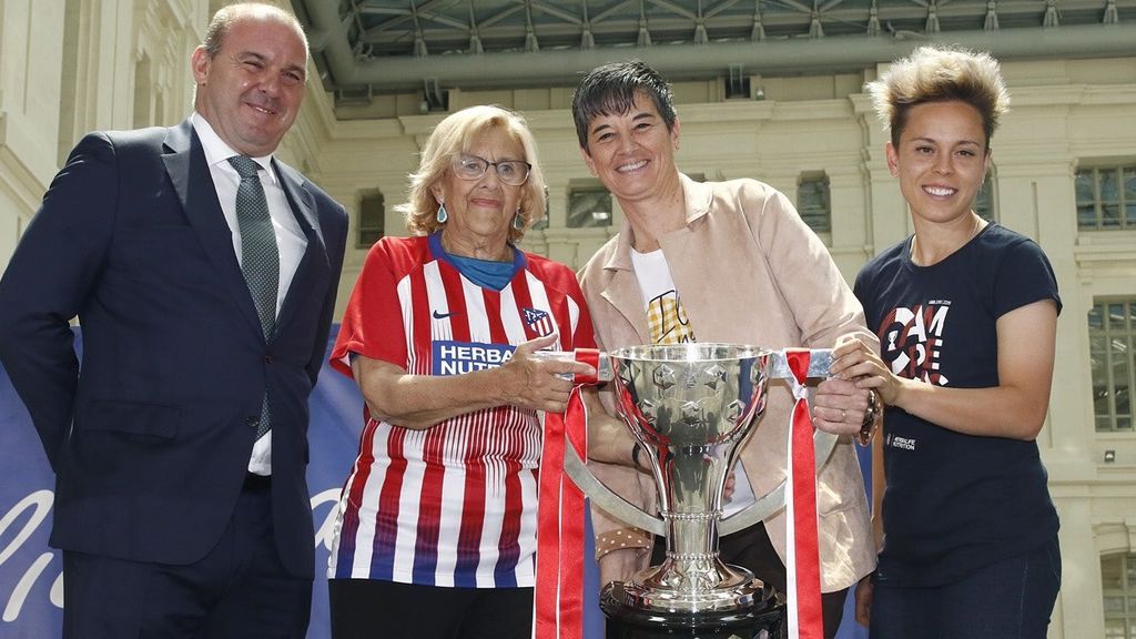 El Ayuntamiento y la Comunidad de Madrid reciben al Atlético Femenino por su reciente título de Liga