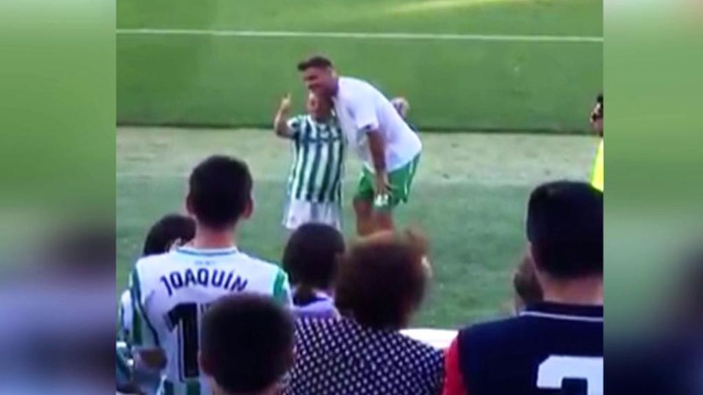 El precioso gesto de Joaquín con un aficionado del Betis con síndrome de Down: "Estoy feliz"