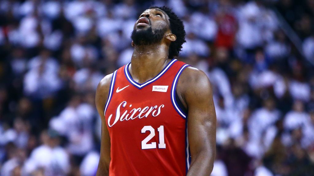 La emotiva carta que le envió una fan a Joel Embiid tras verle llorar al perder contra los Raptors: "Es normal perder a veces" La emotiva carta que le envió una fan a Joel Embiid tras verle llorar al perder contra los Raptors: "Es normal perder a veces"