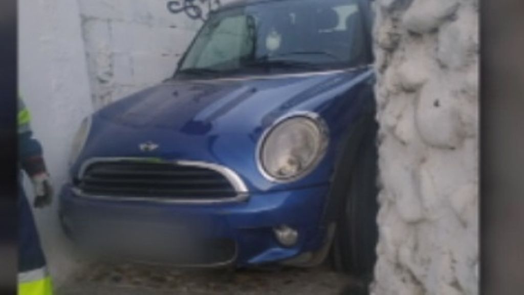 Las calles de Albaicín y Sacromonte se comen los coches: atrapados por culpa del GPS