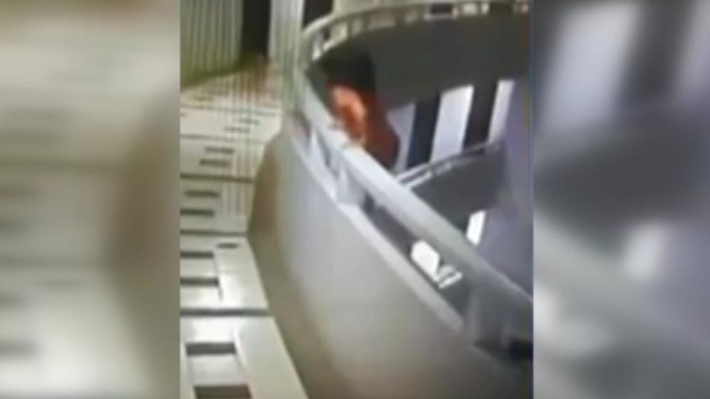 Una niña sobrevive tras lanzarse al vacío desde un piso 11 en un hotel