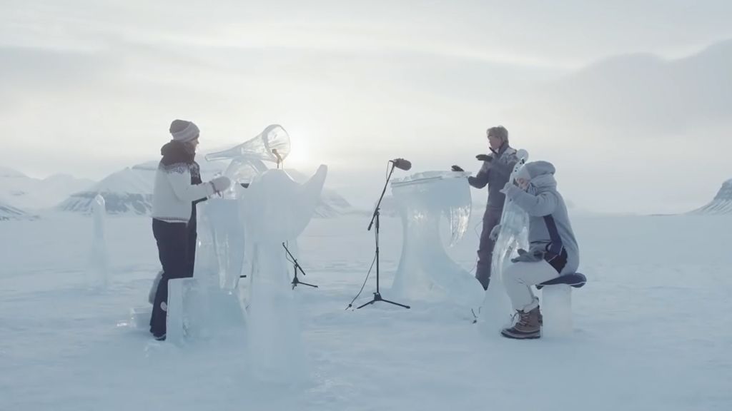 Concierto en el Ártico con instrumentos de hielo: así visibiliza Greenpeace la importancia de proteger los océanos