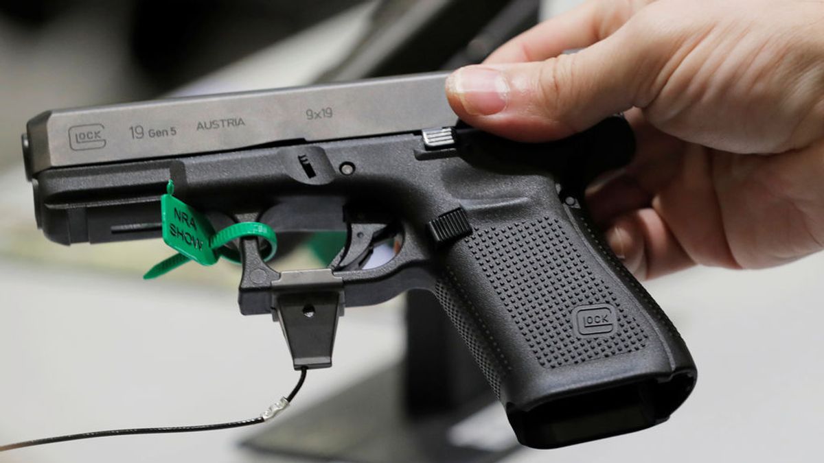Un niño de 8 años dispara a su madre accidentalmente con una pistola que creía que era de juguete