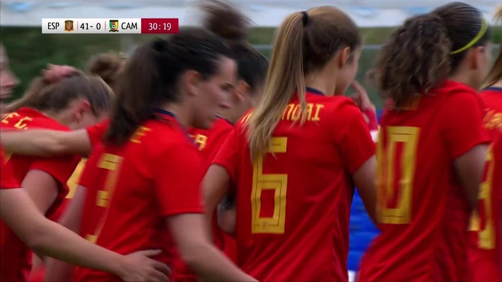 Irene Guerrero inaugura el marcador tras aprovechar un balón al travesaño de Sandra H. (1-0)