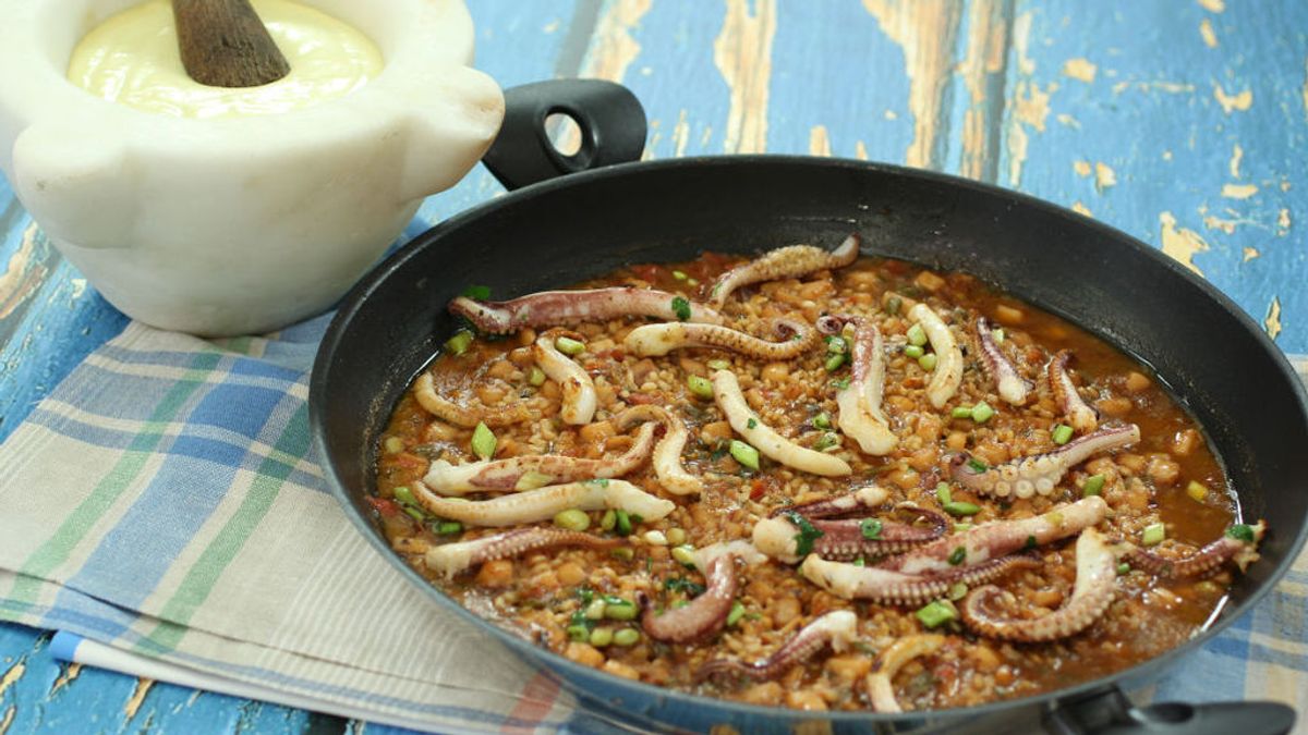 Tania Llasera y Robin Food preparan Arroz con calamares