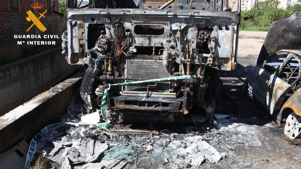 Un presunto pirómano incendia varios vehículos en La Rioja