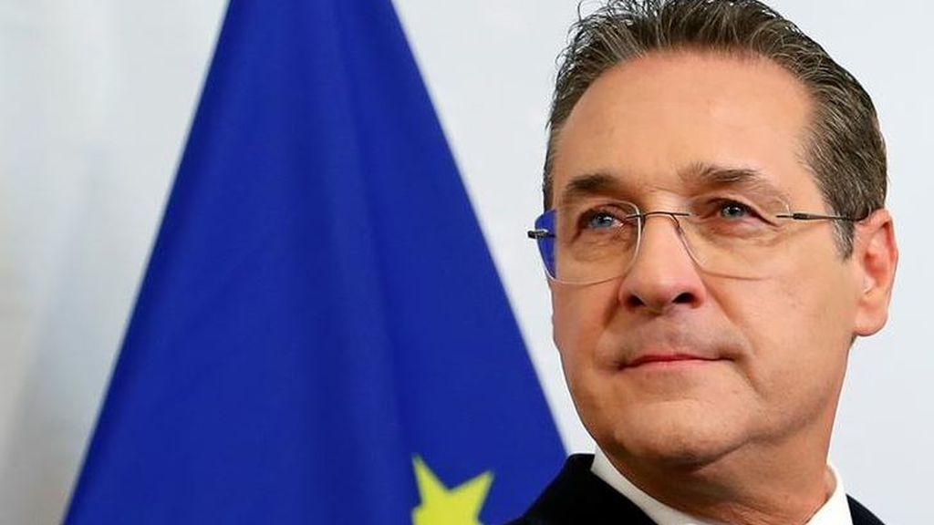 Un escándalo de corrupción dinamita el gobierno de colación en Austria entre democristianos y la ultraderecha