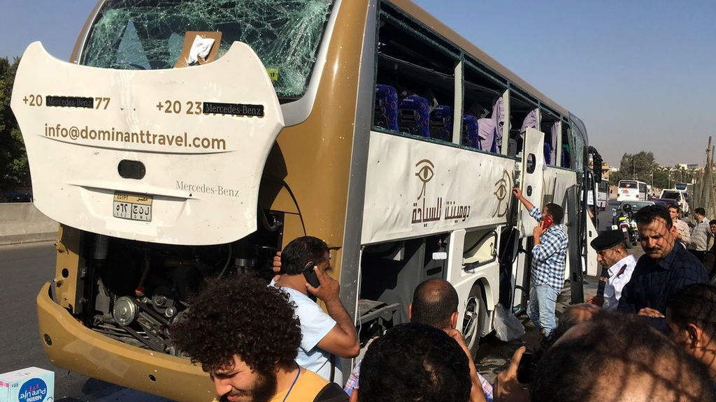 17 heridos por una explosión contra un autobús turístico en el Gran Museo Egipcio de Giza