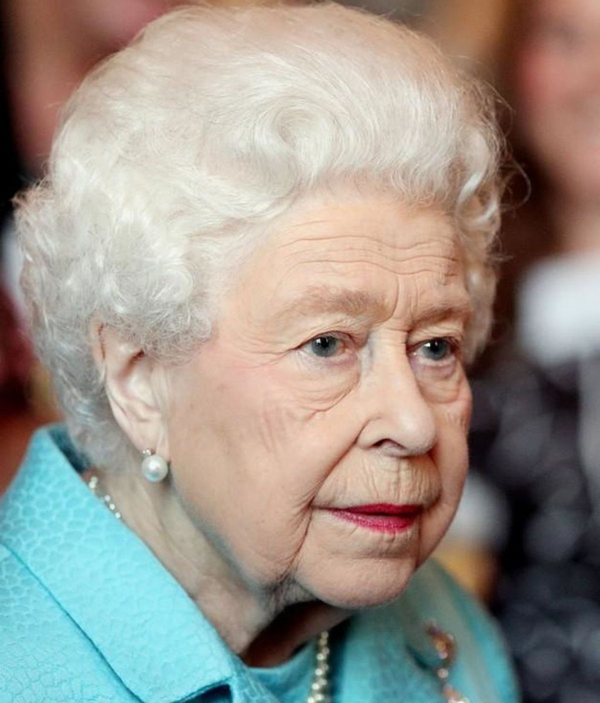La reina Isabel II busca community manager
