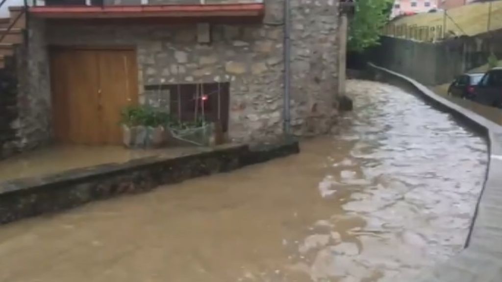 Los vecinos de Hernani y Rentería vuelven a la normalidad tras las fuertes lluvias del fin de semana Los vecinos de Hernani y Rentería vuelven a la normalidad tras las fuertes lluvias del fin de semana