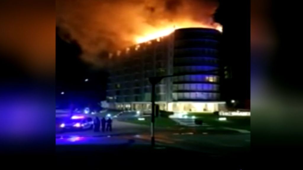 Aparatoso incendio en un hotel de lujo de Uruguay sin víctimas mortales
