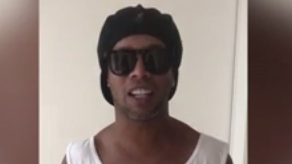 Ronaldinho pide el voto para el PP en Barcelona: “Es la mejor opción para Castelldefels”